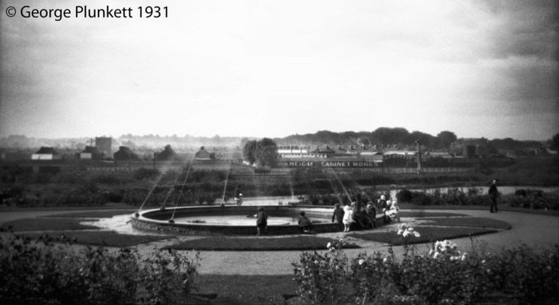 Wensum Park fountain view towards N Heigham [B164] 1931-00-00